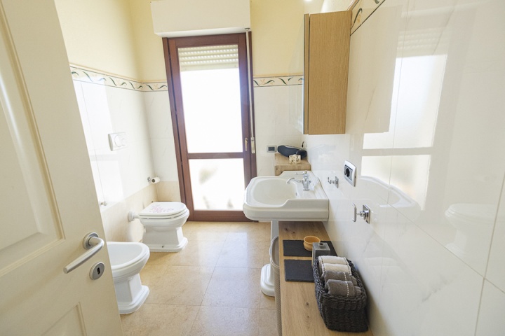0 , 0 ,2 BathroomsBathrooms,Appartamento,In vendita,0,1035