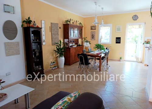 0 , 0 ,5 BathroomsBathrooms,Porzione di bifamiliare,In vendita,0,1051